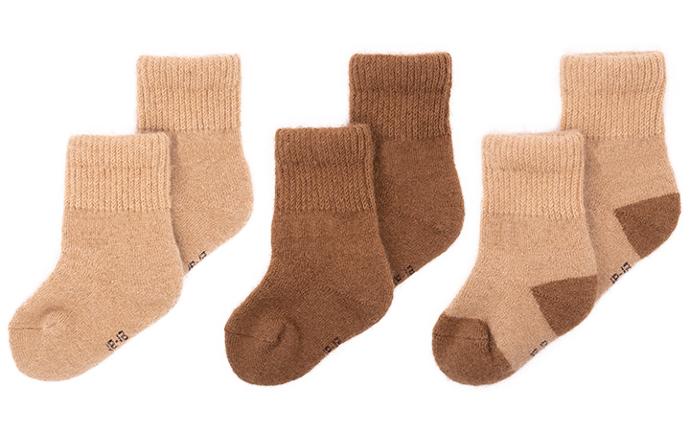 Drei Paar Kindersocken in Beige, Braun und Beige-Braun