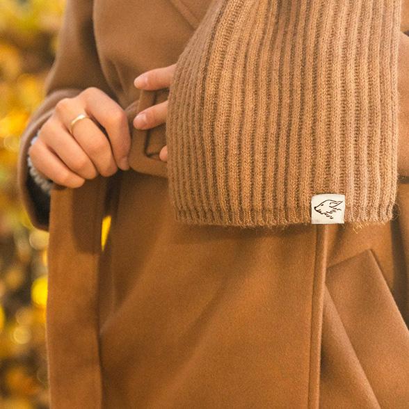 Brauner Wollschal mit steppenstrolch Logo