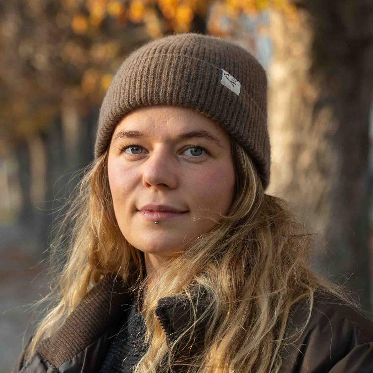 Woman with blonde hair and brown woollen hat