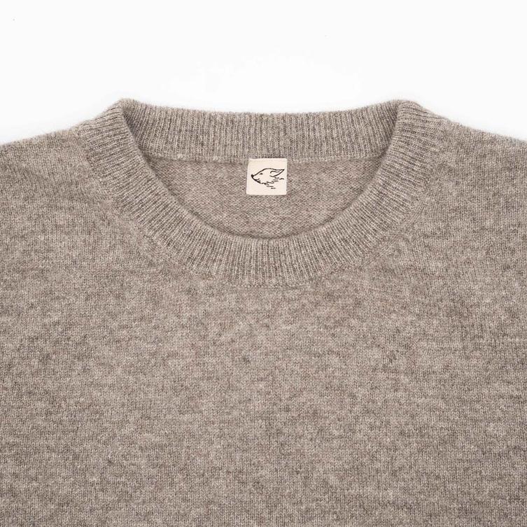 Collar of a grey jumper with steppenstrolch logo